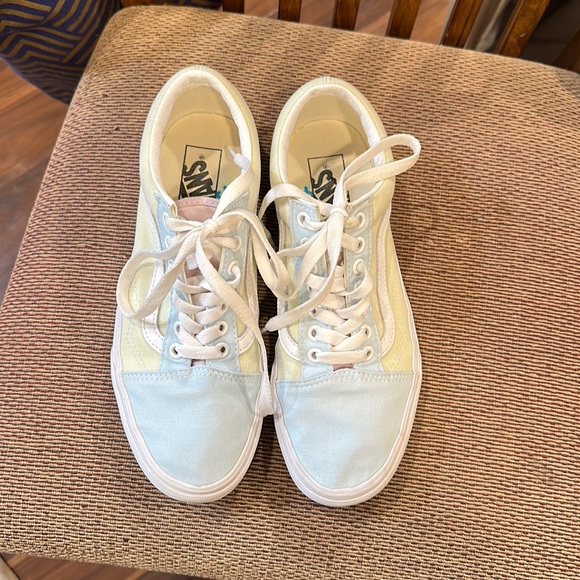 VANS Womens shoes size 9z excellent t used condition. No box - Picture 2 of 7